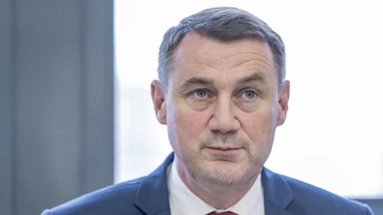 Žalobce navrhuje hejtmanu Půtovi trest 3,5 roku vězení
